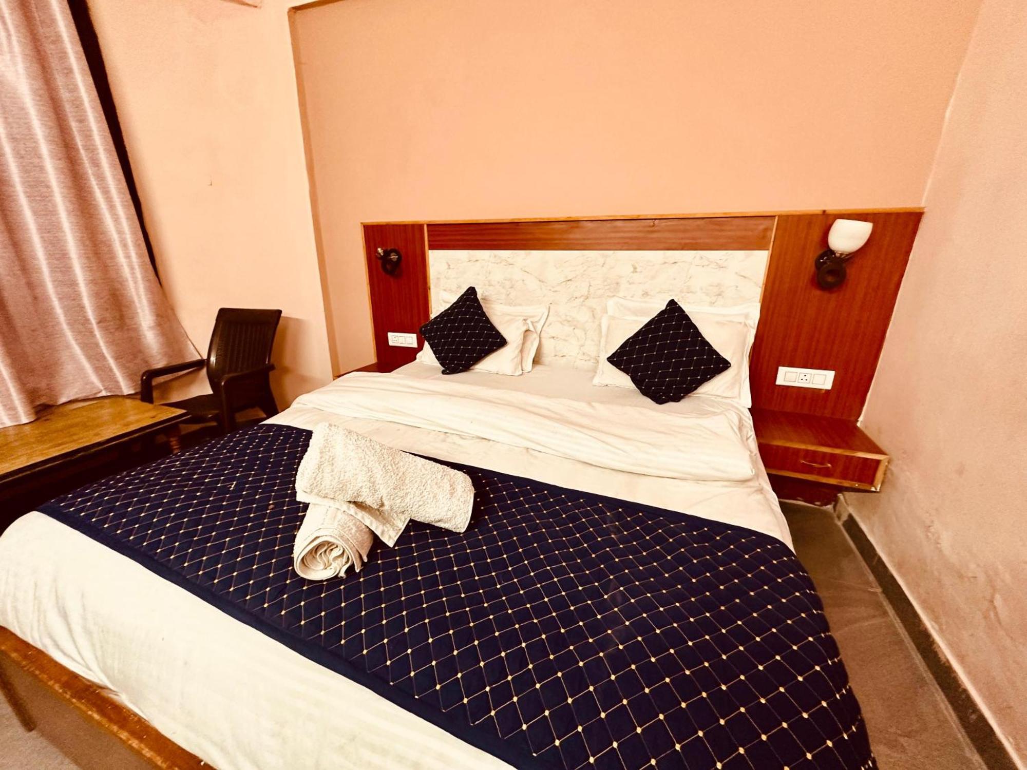 Hotel D Kanchan Manali Kültér fotó