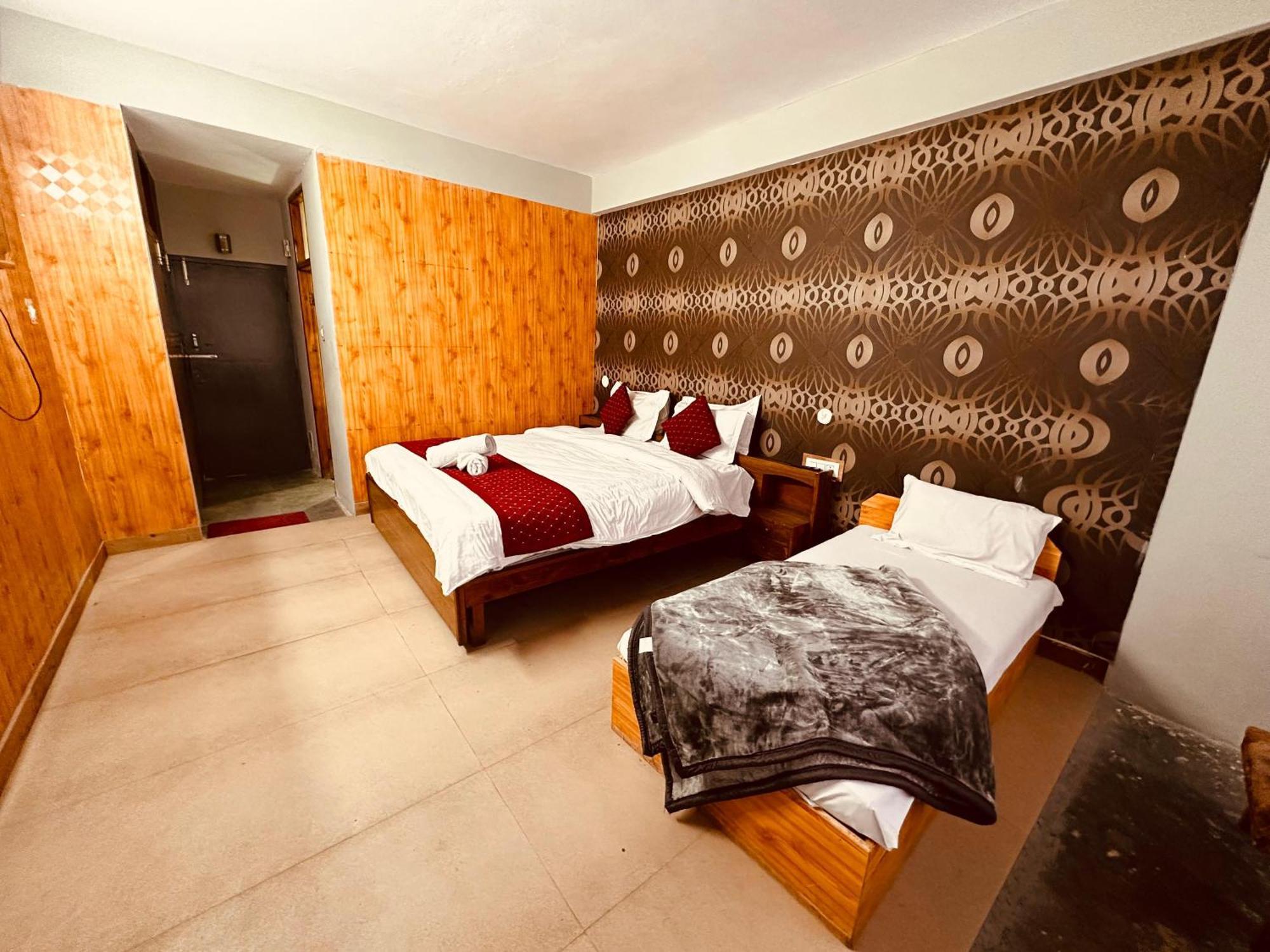 Hotel D Kanchan Manali Kültér fotó