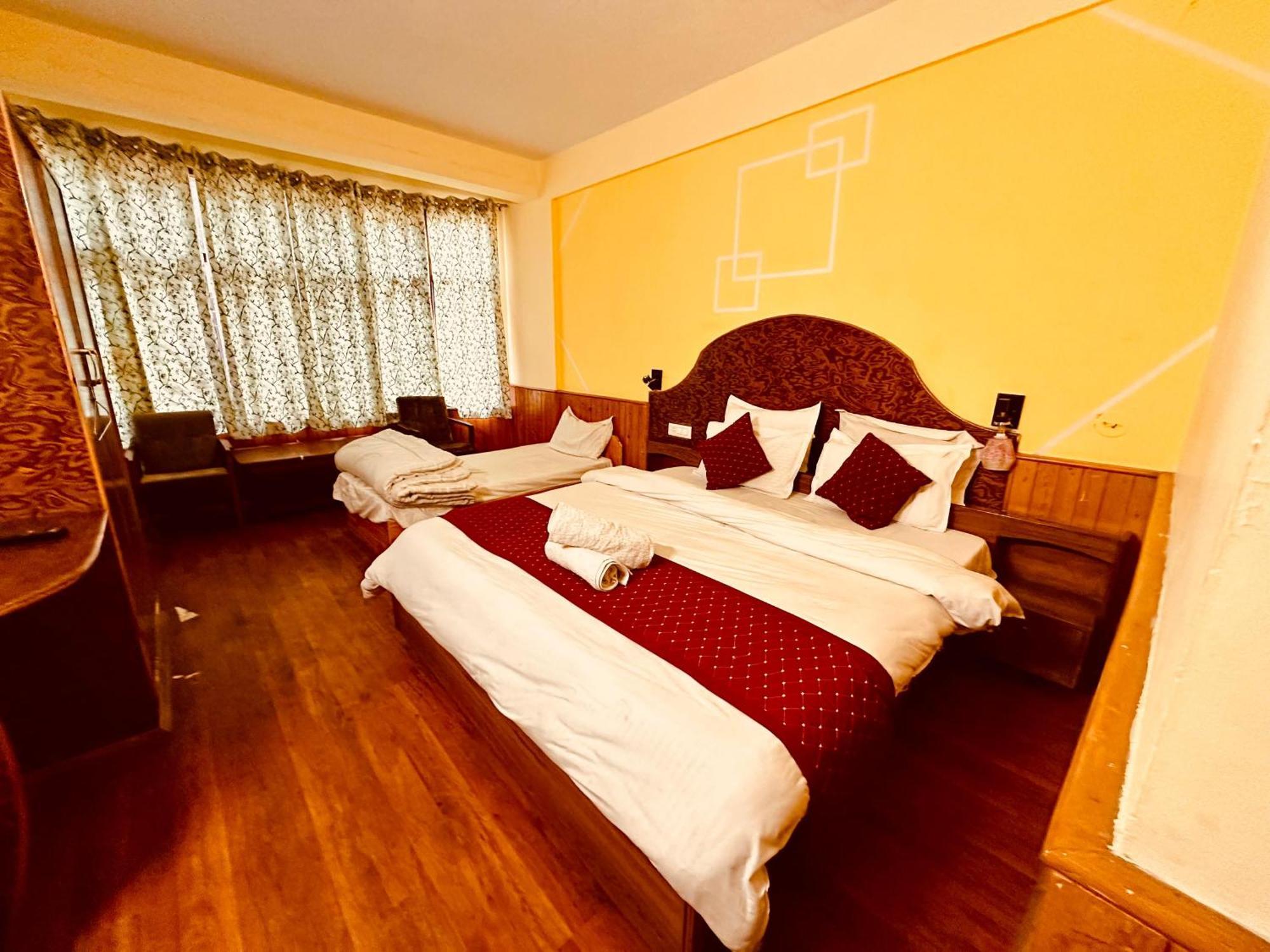Hotel D Kanchan Manali Kültér fotó