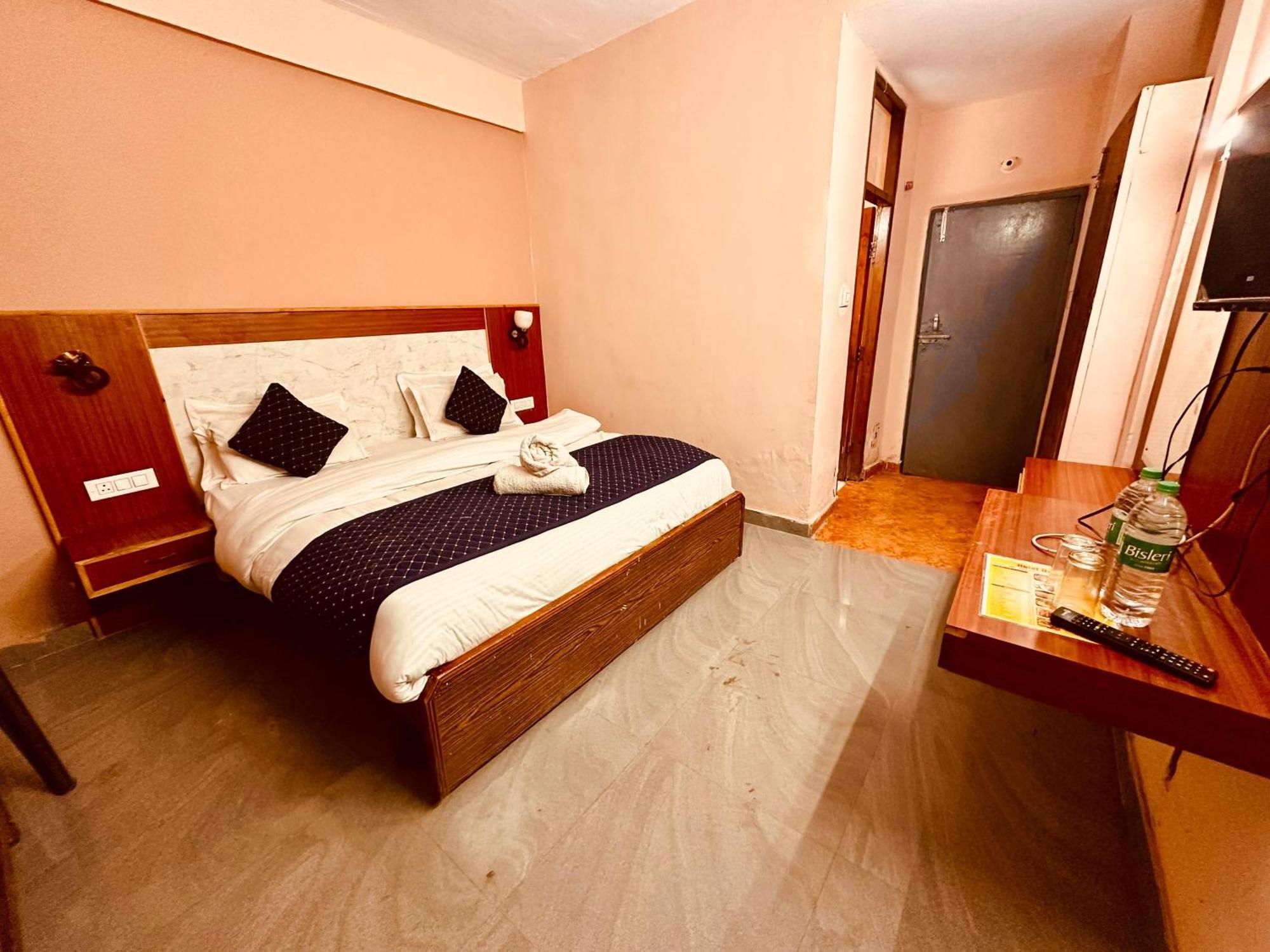 Hotel D Kanchan Manali Kültér fotó
