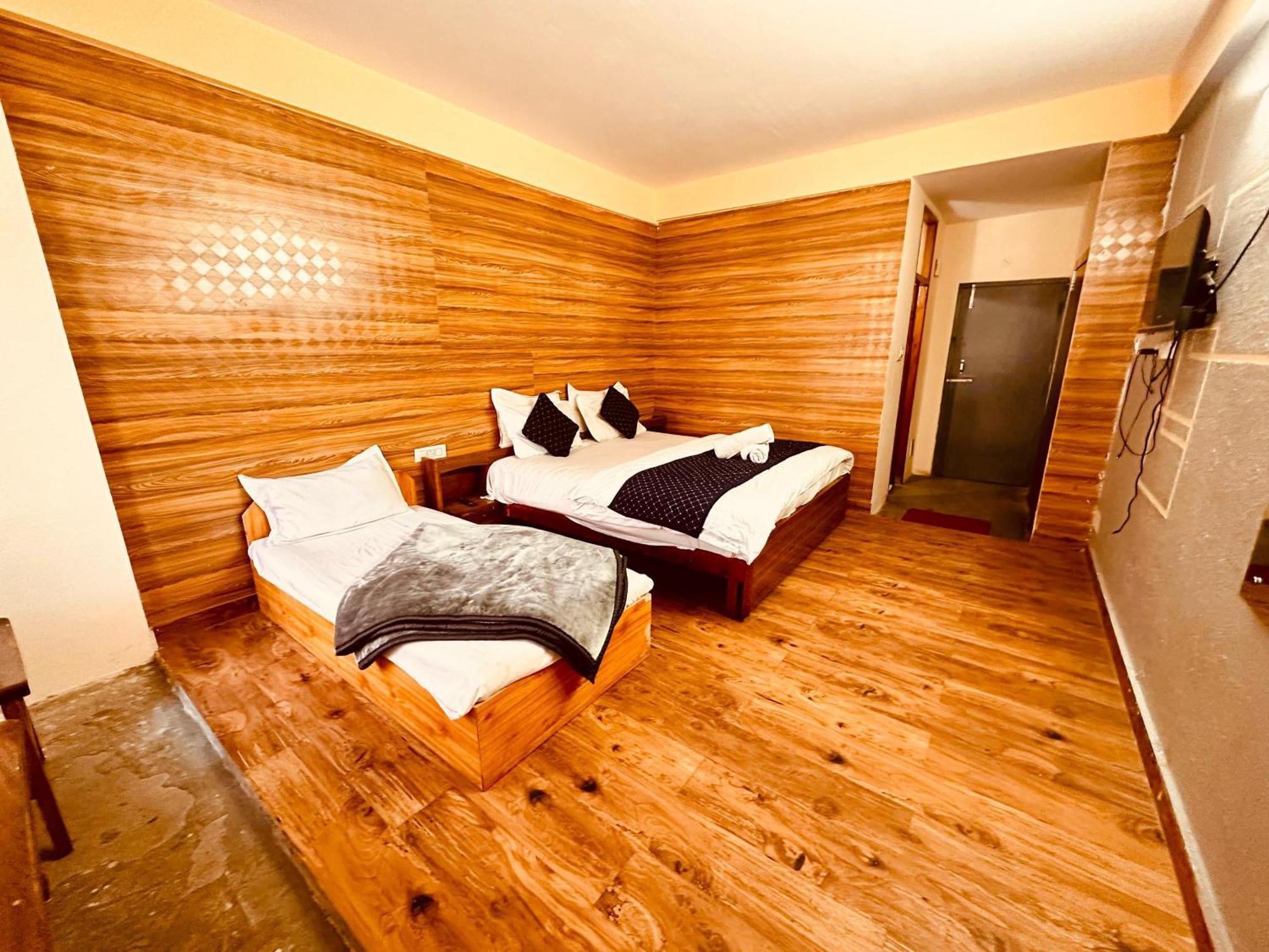 Hotel D Kanchan Manali Kültér fotó