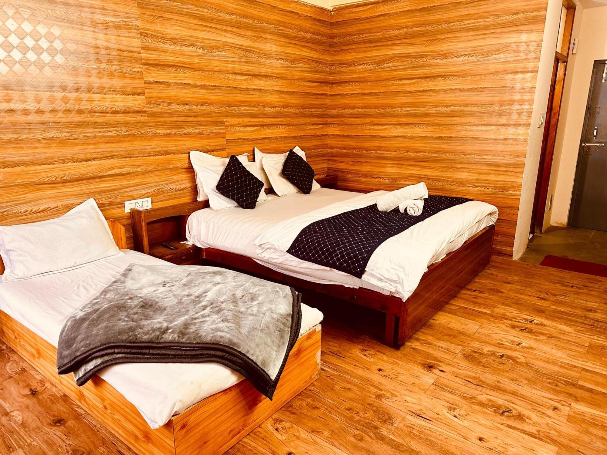 Hotel D Kanchan Manali Kültér fotó