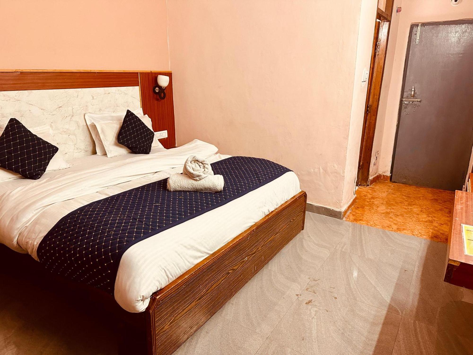 Hotel D Kanchan Manali Kültér fotó