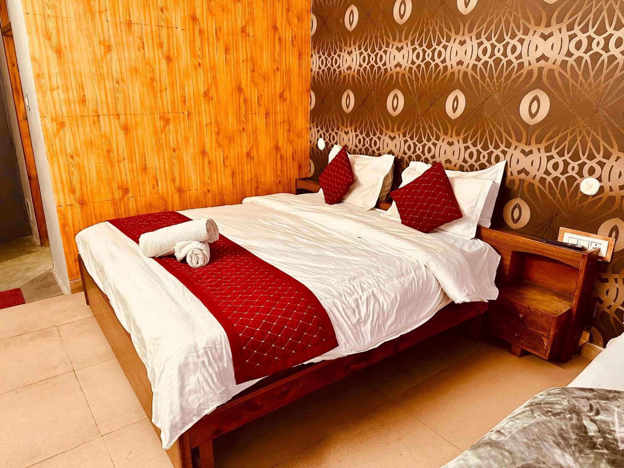 Hotel D Kanchan Manali Kültér fotó